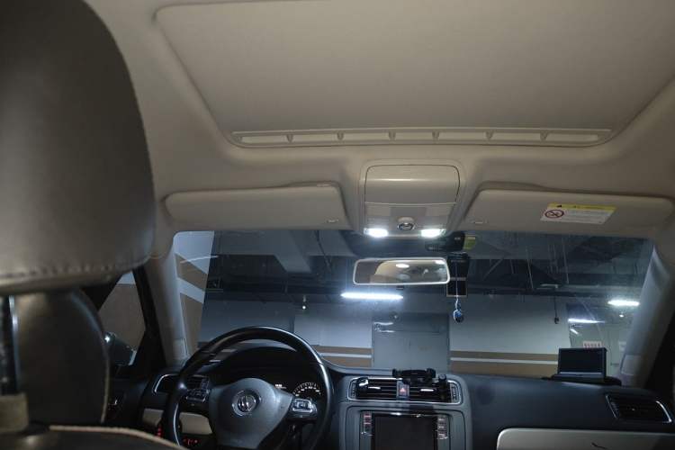 Used Volkswagen Sagitar 2014 Revised Version 1.4TSI Manual Luxury Edition Headliner