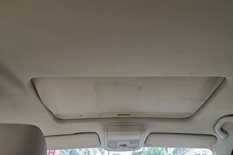 Used Volkswagen Sagitar 2014 1.4TSI Manual Luxury Model Headliner