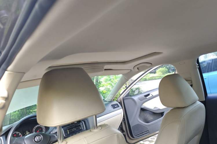 Used Volkswagen Sagitar 2014 1.6L Manual Comfort Model Headliner