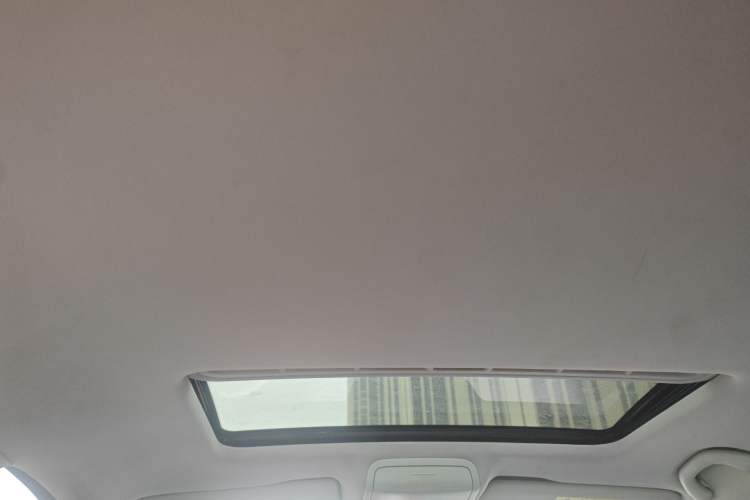 Used Volkswagen Sagitar 2014 Revised Version 1.4TSI Automatic Luxury Edition Headliner