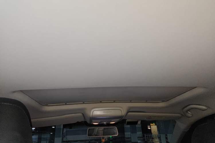 Used Volkswagen Sagitar 2014 Revised Version 1.4TSI Automatic Luxury Edition Headliner