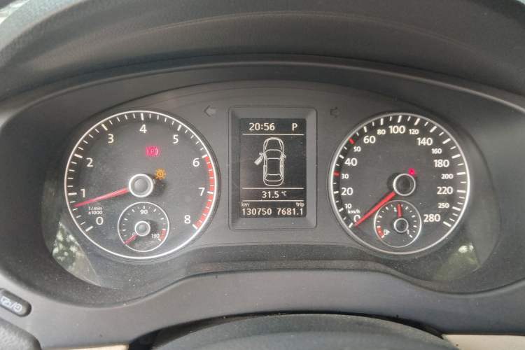 Used Volkswagen Sagitar 2014 1.4TSI Automatic Luxury Model Instrument Cluster