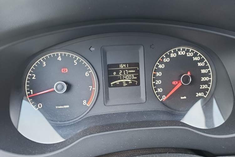 Used Volkswagen Sagitar 2014 Revised Version 1.6L Manual Comfort Edition Instrument Cluster