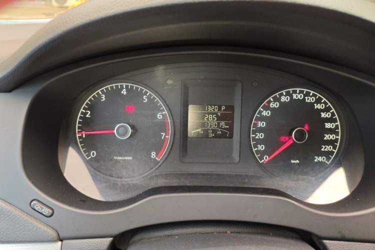 Used Volkswagen Sagitar 2014 1.6L Automatic Comfort Model Instrument Cluster