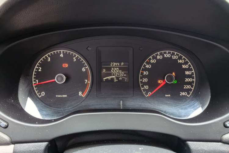 Used Volkswagen Sagitar 2014 Revised Version 1.6L Automatic Comfort Edition Instrument Cluster