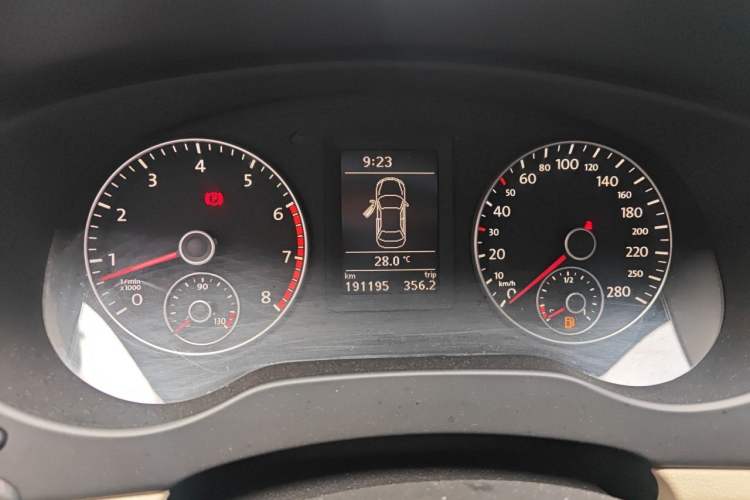 Used Volkswagen Sagitar 2014 1.4TSI Manual Luxury Model Instrument Cluster