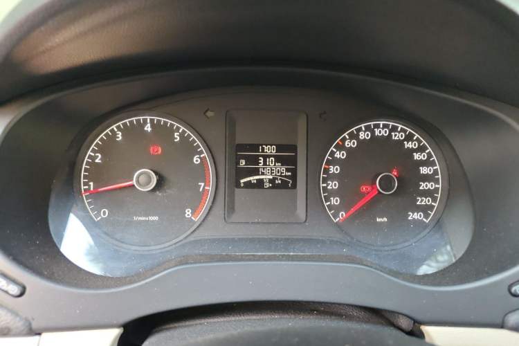 Used Volkswagen Sagitar 2014 1.6L Manual Comfort Model Instrument Cluster