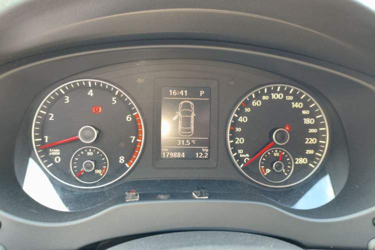 Used Volkswagen Sagitar 2014 1.4TSI Automatic Luxury Model Instrument Cluster