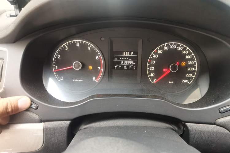 Used Volkswagen Sagitar 2014 1.6L Automatic Comfort Model Instrument Cluster