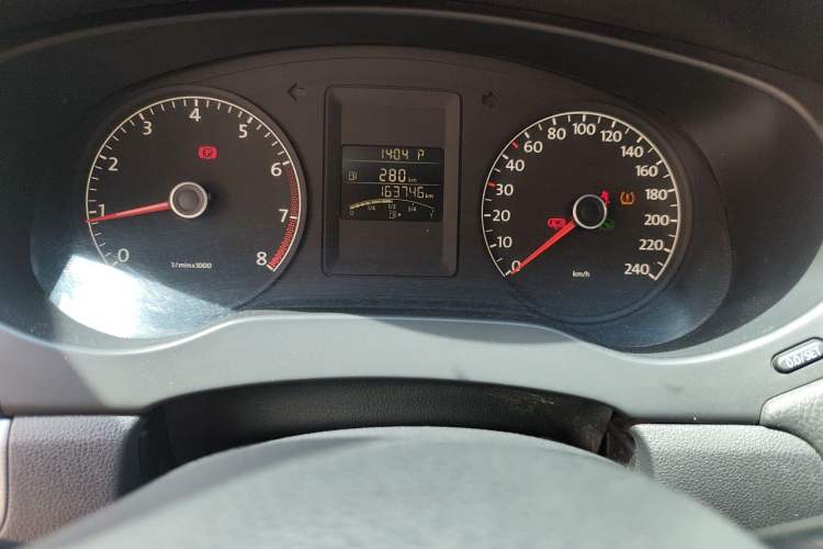 Used Volkswagen Sagitar 2014 1.6L Automatic Comfort Model Instrument Cluster