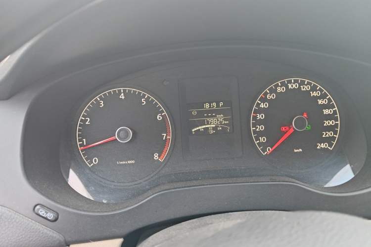 Used Volkswagen Sagitar 2014 Revised Version 1.6L Automatic Comfort Edition Instrument Cluster