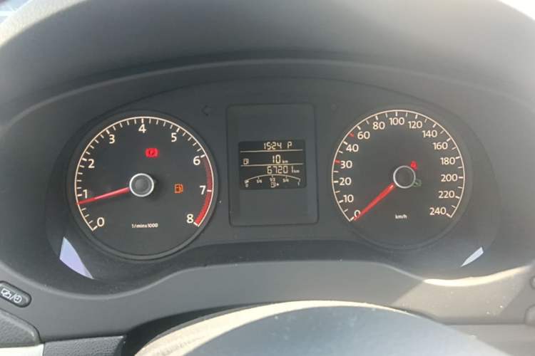 Used Volkswagen Sagitar 2014 Revised Version 1.6L Automatic Comfort Edition Instrument Cluster