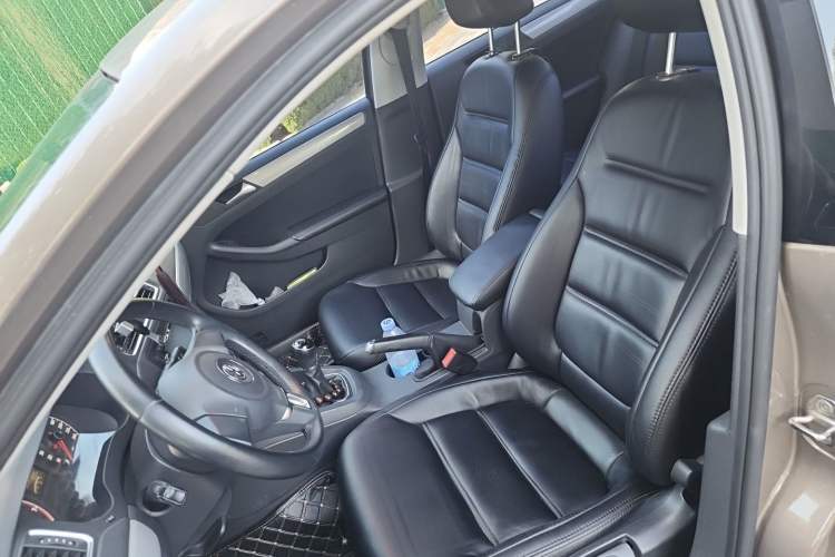Used Volkswagen Sagitar 2014 Revised Version 1.6L Manual Comfort Edition Left Front Seat