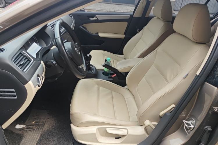Used Volkswagen Sagitar 2014 1.4TSI Manual Luxury Model Left Front Seat