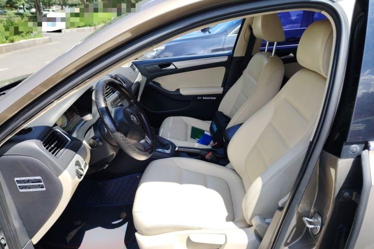 Used Volkswagen Sagitar 2014 Revised Version 1.6L Automatic Comfort Edition Left Front Seat