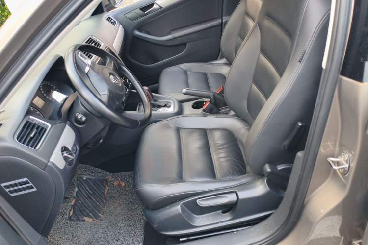 Used Volkswagen Sagitar 2014 1.6L Automatic Comfort Model Left Front Seat