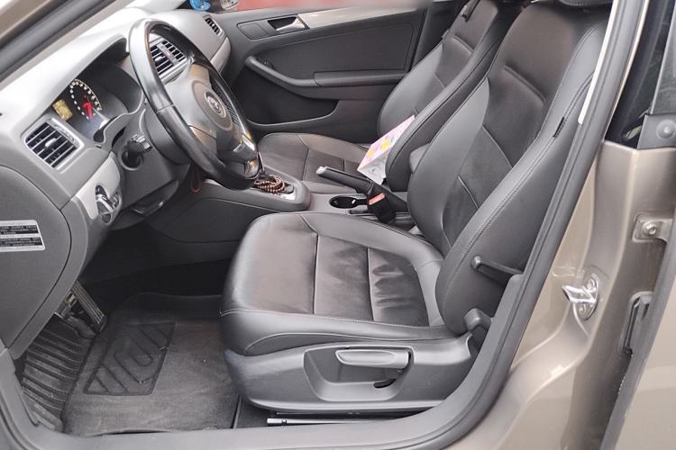 Used Volkswagen Sagitar 2014 Revised Version 1.6L Automatic Comfort Edition Left Front Seat