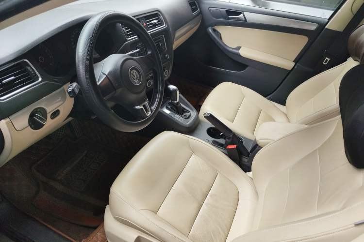 Used Volkswagen Sagitar 2014 Revised Version 1.6L Automatic Comfort Edition Left Front Seat
