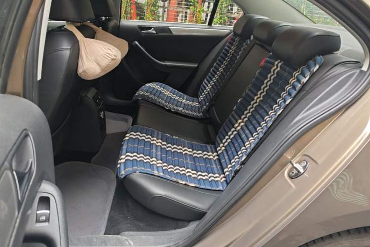 Used Volkswagen Sagitar 2014 Revised Version 1.6L Automatic Comfort Edition Left Rear Seat