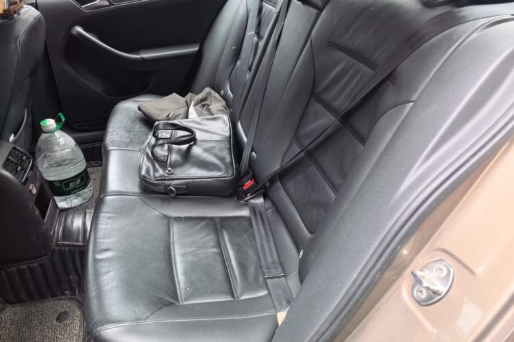 Used Volkswagen Sagitar 2014 Revised Version 1.6L Automatic Comfort Edition Left Rear Seat