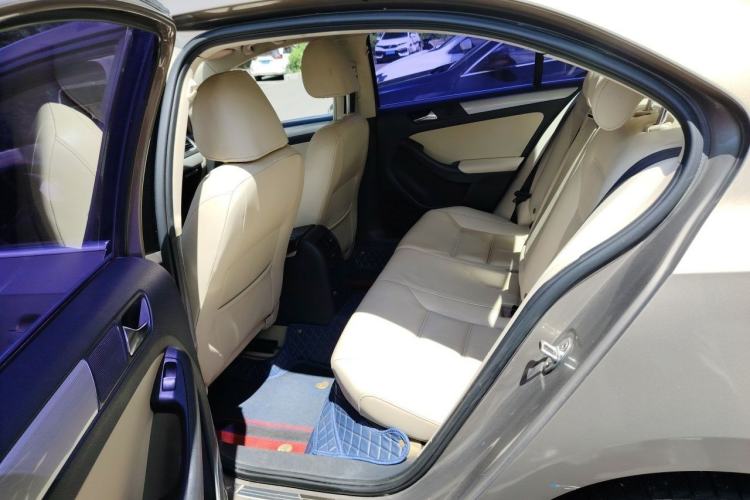 Used Volkswagen Sagitar 2014 Revised Version 1.6L Automatic Comfort Edition Left Rear Seat
