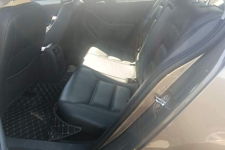 Used Volkswagen Sagitar 2014 Revised Version 1.6L Automatic Comfort Edition Left Rear Seat