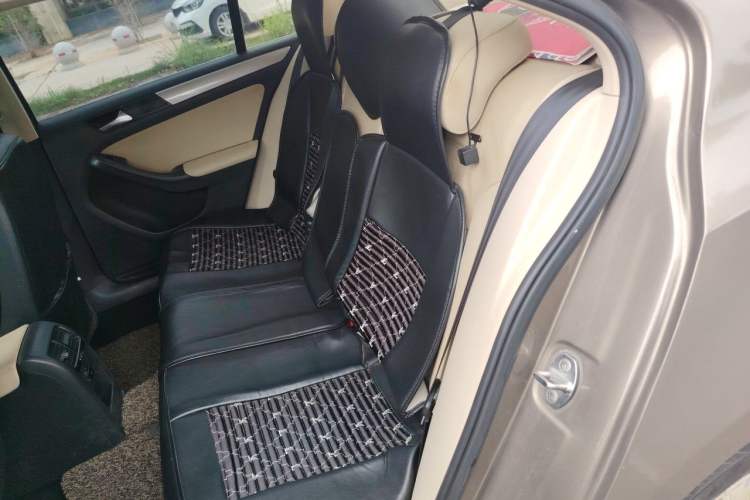 Used Volkswagen Sagitar 2014 Revised Version 1.6L Automatic Comfort Edition Left Rear Seat
