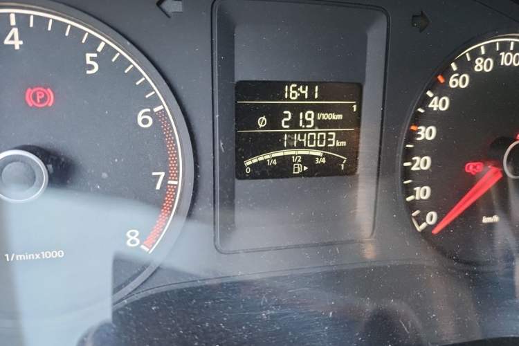 Used Volkswagen Sagitar 2014 Revised Version 1.6L Manual Comfort Edition Odometer Close Up