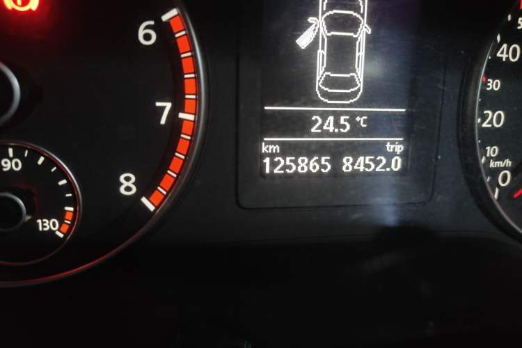 Used Volkswagen Sagitar 2014 Revised Version 1.4TSI Manual Luxury Edition Odometer Close Up