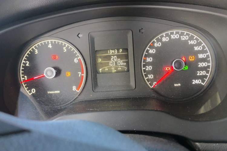 Used Volkswagen Sagitar 2014 1.6L Automatic Comfort Model Odometer Close Up