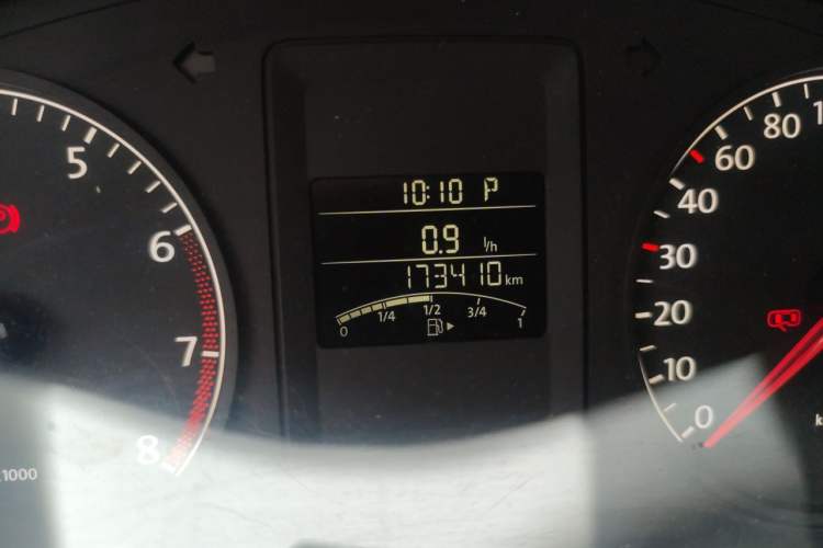 Used Volkswagen Sagitar 2014 1.6L Automatic Comfort Model Odometer Close Up
