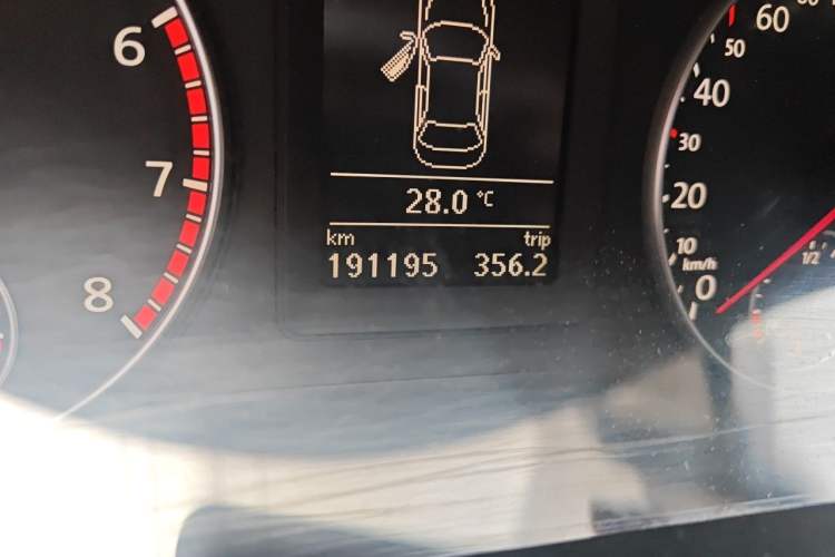 Used Volkswagen Sagitar 2014 1.4TSI Manual Luxury Model Odometer Close Up