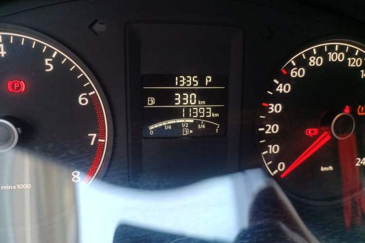 Used Volkswagen Sagitar 2014 1.6L Automatic Comfort Model Odometer Close Up
