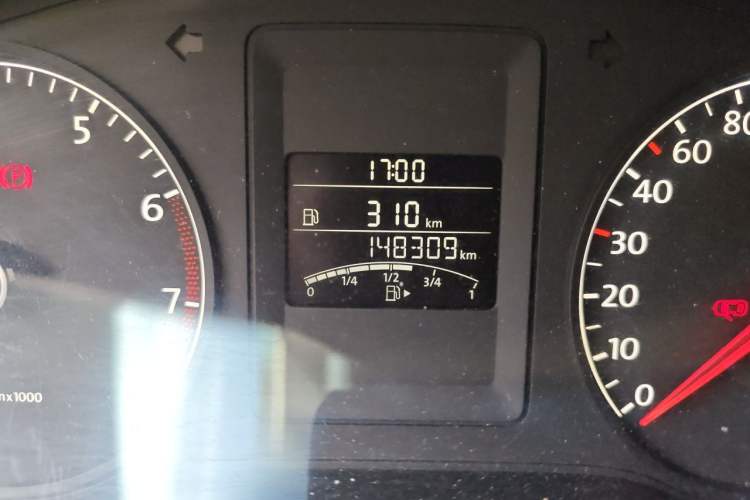 Used Volkswagen Sagitar 2014 1.6L Manual Comfort Model Odometer Close Up