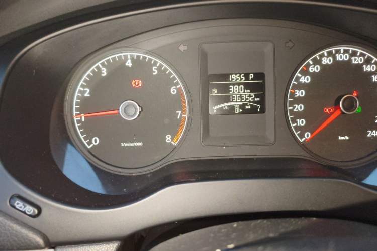 Used Volkswagen Sagitar 2014 1.6L Automatic Comfort Model Odometer Close Up