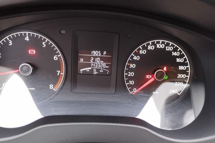 Used Volkswagen Sagitar 2014 Revised Version 1.6L Automatic Comfort Edition Odometer Close Up