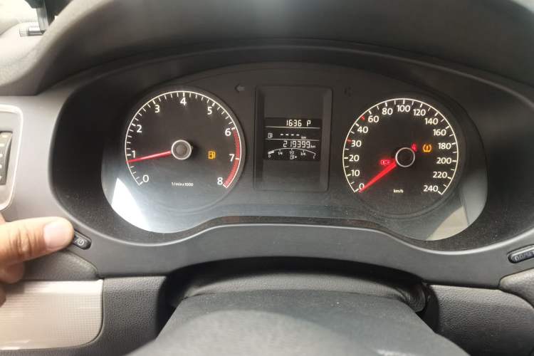 Used Volkswagen Sagitar 2014 1.6L Automatic Comfort Model Odometer Close Up
