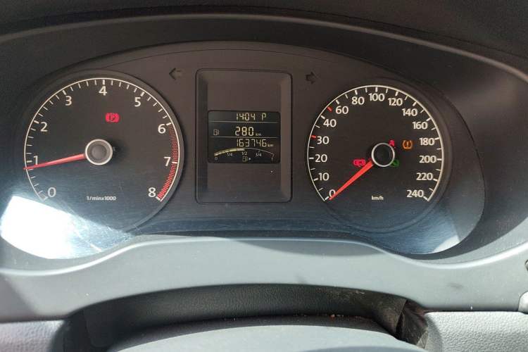Used Volkswagen Sagitar 2014 1.6L Automatic Comfort Model Odometer Close Up