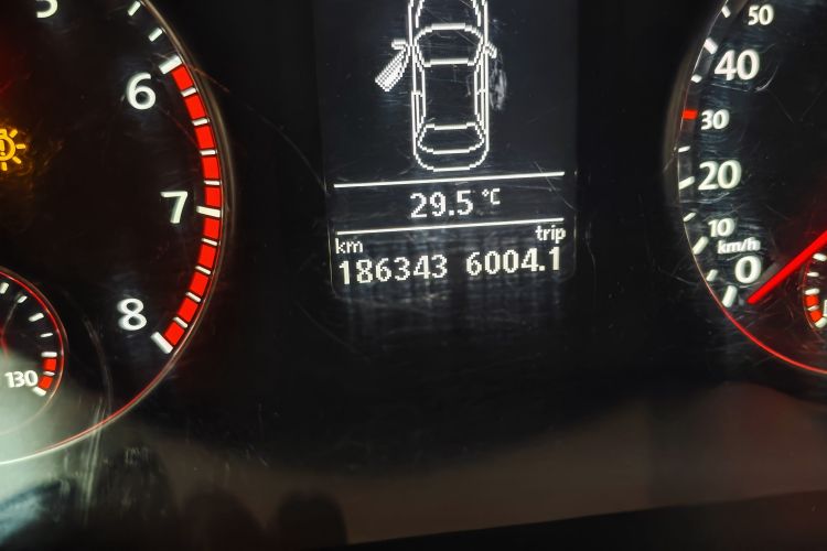 Used Volkswagen Sagitar 2014 1.4TSI Automatic Luxury Model Odometer Close Up