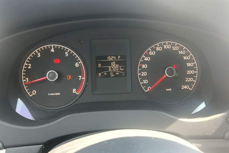 Used Volkswagen Sagitar 2014 Revised Version 1.6L Automatic Comfort Edition Odometer Close Up