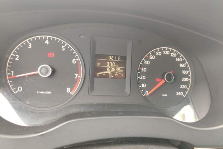 Used Volkswagen Sagitar 2014 Revised Version 1.6L Automatic Comfort Edition Odometer Close Up