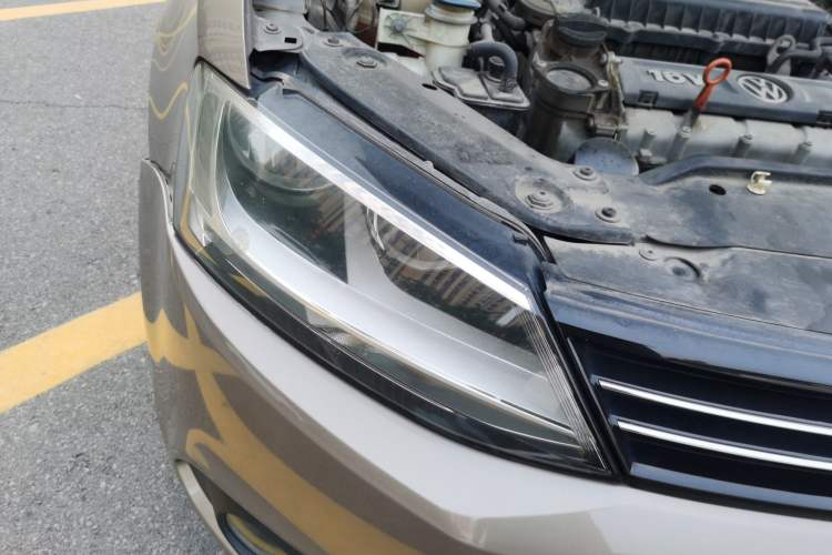 Used Volkswagen Sagitar 2014 1.6L Automatic Comfort Model Right Front Headlight