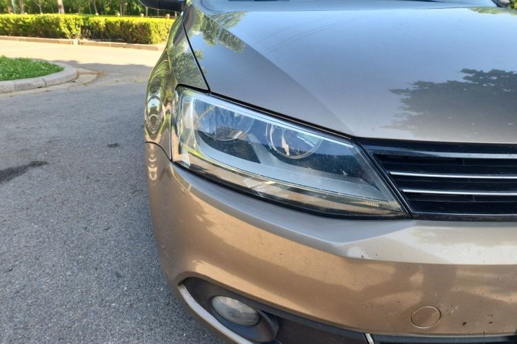 Used Volkswagen Sagitar 2014 Revised Version 1.6L Manual Comfort Edition Right Front Headlight