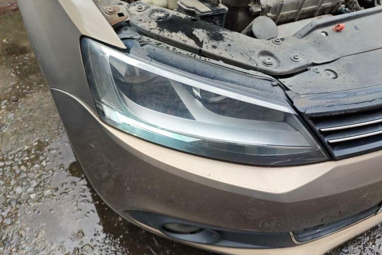 Used Volkswagen Sagitar 2014 1.6L Automatic Comfort Model Right Front Headlight