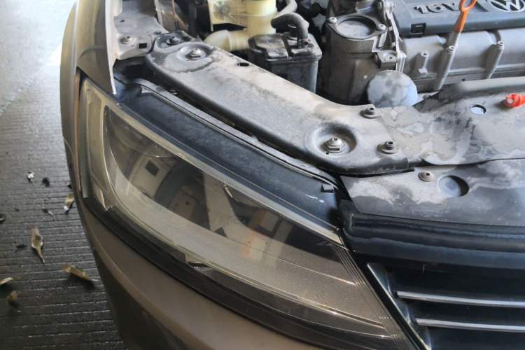 Used Volkswagen Sagitar 2014 1.6L Automatic Comfort Model Right Front Headlight