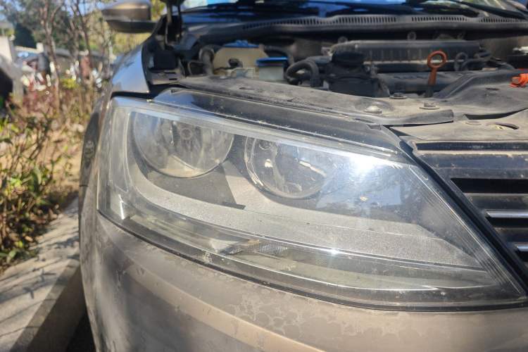 Used Volkswagen Sagitar 2014 Revised Version 1.6L Manual Comfort Edition Right Front Headlight