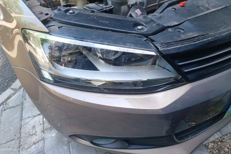 Used Volkswagen Sagitar 2014 1.6L Automatic Comfort Model Right Front Headlight