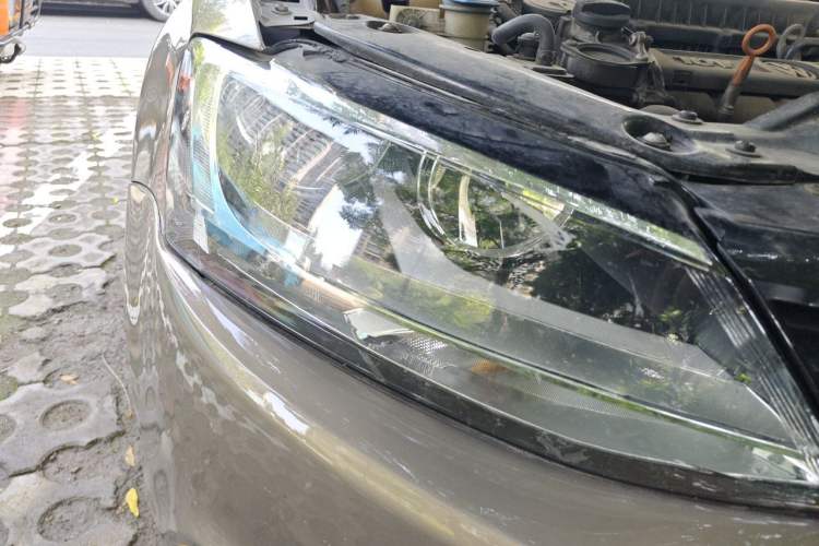 Used Volkswagen Sagitar 2014 1.6L Manual Comfort Model Right Front Headlight