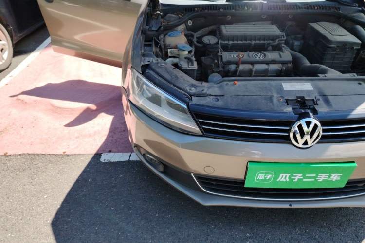Used Volkswagen Sagitar 2014 Revised Version 1.6L Automatic Comfort Edition Right Front Headlight