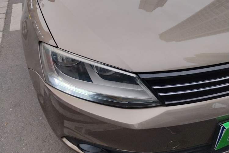 Used Volkswagen Sagitar 2014 Revised Version 1.6L Automatic Comfort Edition Right Front Headlight